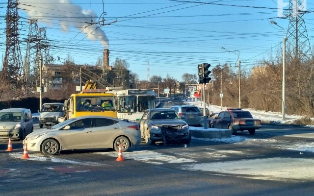 В Запорожье остановились троллейбусы Фото № 6 В Запорожье остановились троллейбусы Фото № 6