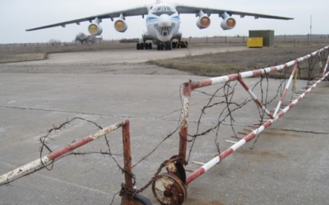 Нарушитель пробрался на территорию военного аэродрома и получил прикладом по голове Фото № 0 Нарушитель пробрался на территорию военного аэродрома и получил прикладом по голове Фото № 0