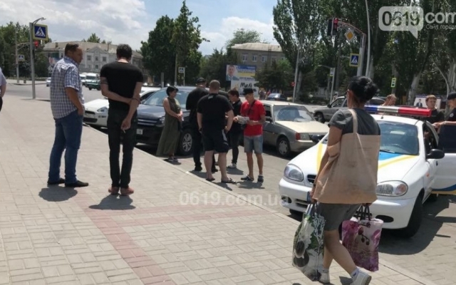 В Запорожской области на главном проспекте ДТП (ФОТО) Фото № 0 В Запорожской области на главном проспекте ДТП (ФОТО) Фото № 0