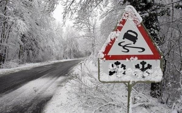 В Запорожской области из-за гололеда перевернулась В Запорожской области из-за гололеда перевернулась