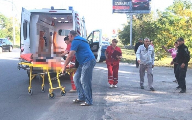 В Бердянске иномарка сбила двух школьниц Фото № 0 В Бердянске иномарка сбила двух школьниц Фото № 0