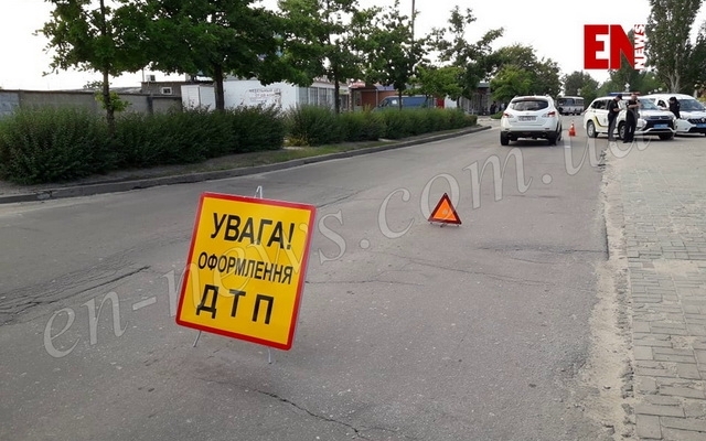 Под Запорожьем кроссовер наехал на ребенка (ФОТО) Фото № 4 Под Запорожьем кроссовер наехал на ребенка (ФОТО) Фото № 4
