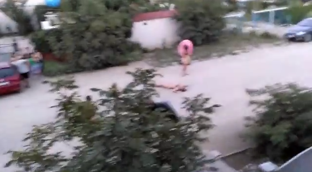 На запорожском курорте девушка устроила пьяный дебош (ВИДЕО) Фото № 0 На запорожском курорте девушка устроила пьяный дебош (ВИДЕО) Фото № 0