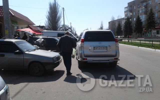 Наглые водители демонстрируют Наглые водители демонстрируют