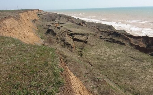 В курортной зоне Запорожья в море обрушилась часть береговой линии (ФОТО) Фото № 0 В курортной зоне Запорожья в море обрушилась часть береговой линии (ФОТО) Фото № 0