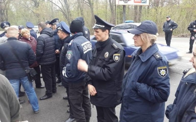Смотрите: протестующие перекрыли запорожскую трассу Фото № 3 Смотрите: протестующие перекрыли запорожскую трассу Фото № 3