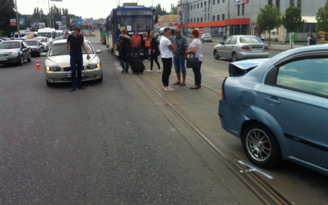Возле запорожского автовокзала случилось ДТП (ФОТО) Фото № 2 Возле запорожского автовокзала случилось ДТП (ФОТО) Фото № 2
