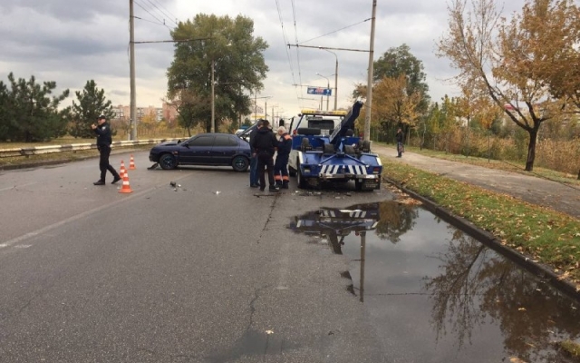 В Запорожье водитель увидел, что на него несется легковушка и подпрыгнул, чтобы спастись (ВИДЕО) Фото № 0 В Запорожье водитель увидел, что на него несется легковушка и подпрыгнул, чтобы спастись (ВИДЕО) Фото № 0