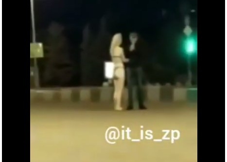 В Запорожье на проспекте заметили обнаженную девушку (ВИДЕО) Фото № 0 В Запорожье на проспекте заметили обнаженную девушку (ВИДЕО) Фото № 0