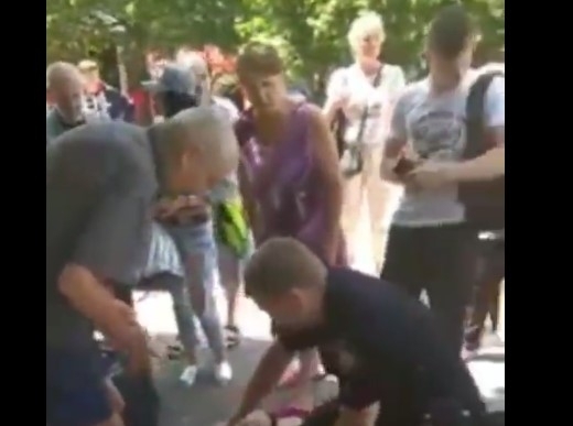 Скандал: В Запорожье произошла громкая потасовка с полицией (ВИДЕО) Фото № 0 Скандал: В Запорожье произошла громкая потасовка с полицией (ВИДЕО) Фото № 0