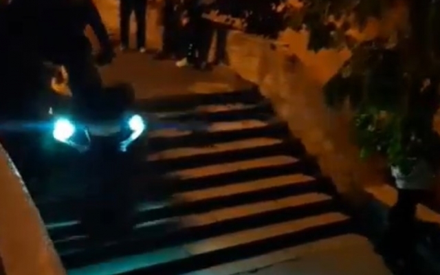 В Запорожской области автохам на квадроцикле резвился на пешеходной зоне (ВИДЕО) Фото № 0 В Запорожской области автохам на квадроцикле резвился на пешеходной зоне (ВИДЕО) Фото № 0