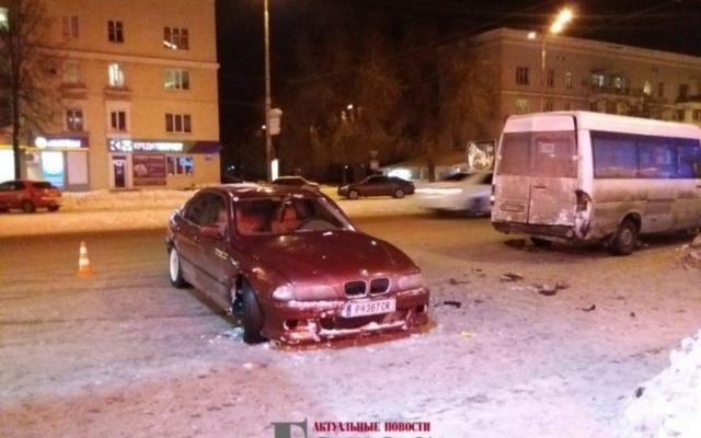 На Металлургов в ДТП попала маршрутка (ФОТО) Фото № 2 На Металлургов в ДТП попала маршрутка (ФОТО) Фото № 2