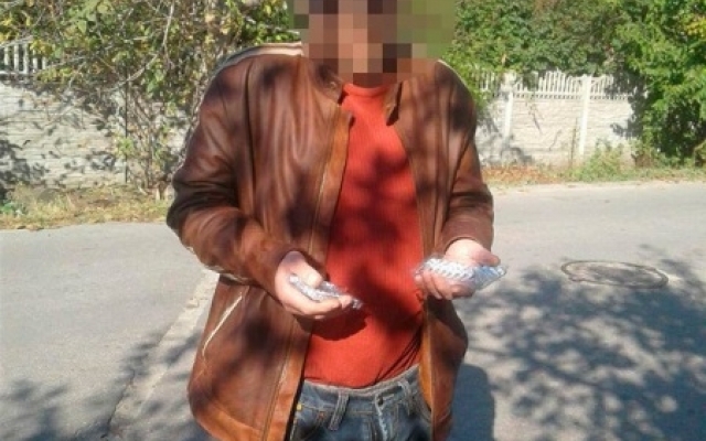 Полицейские задержали мужчину с димедролом Фото № 1 Полицейские задержали мужчину с димедролом Фото № 1