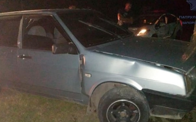Автомобиль вдребезги: Запорожец врелался в дерево (ФОТО) Фото № 2 Автомобиль вдребезги: Запорожец врелался в дерево (ФОТО) Фото № 2