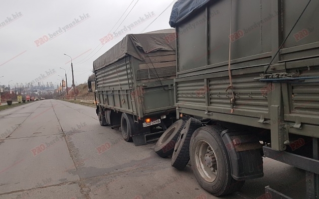 Под Запорожьем КамАЗ потерял сразу два колеса и ехал дальше (ФОТО) Фото № 1 Под Запорожьем КамАЗ потерял сразу два колеса и ехал дальше (ФОТО) Фото № 1