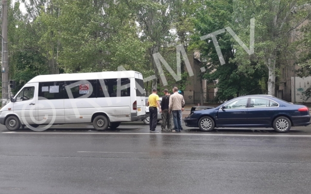 ДТП на пр. 50 лет Победы: в аварию попала маршрутка (ФОТО) Фото № 2 ДТП на пр. 50 лет Победы: в аварию попала маршрутка (ФОТО) Фото № 2