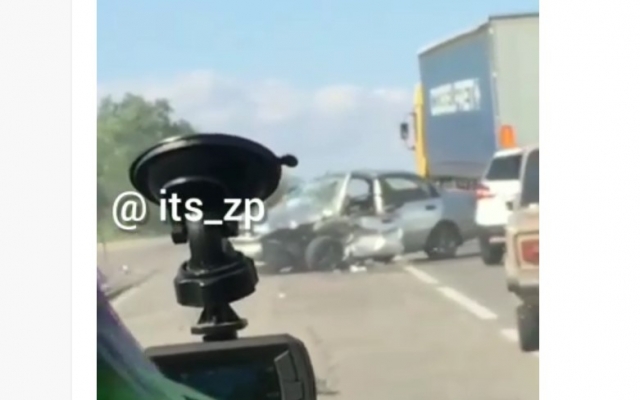 Под Запорожьем ДТП: в сети появилось видео момента аварии Фото № 0 Под Запорожьем ДТП: в сети появилось видео момента аварии Фото № 0