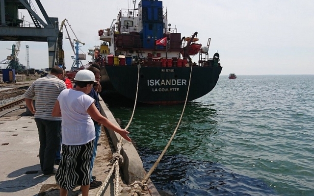 На популярном курорте в Азовское море разлились нефтепродукты Фото № 0 На популярном курорте в Азовское море разлились нефтепродукты Фото № 0