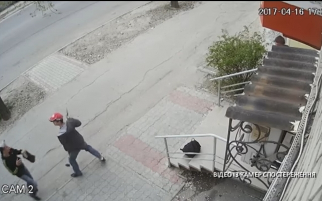 Видео: запорожца зарезали насмерть посреди улицы Фото № 0 Видео: запорожца зарезали насмерть посреди улицы Фото № 0