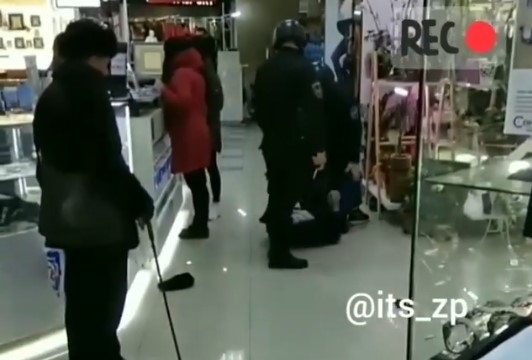 В ТРЦ В ТРЦ