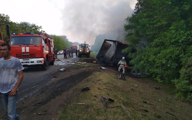 В сети опубликовали видео страшного ДТП под Запорожьем (ФОТО, ВИДЕО) Фото № 2 В сети опубликовали видео страшного ДТП под Запорожьем (ФОТО, ВИДЕО) Фото № 2