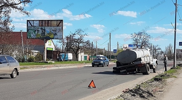Грузовик на ходу Грузовик на ходу