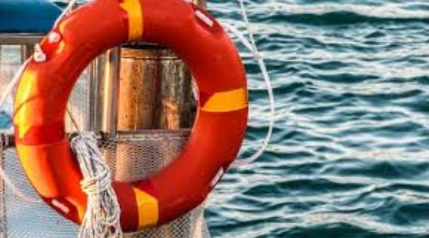 Курьезы: На запорожском курорте мужчина убегал от спасателей Фото № 0 Курьезы: На запорожском курорте мужчина убегал от спасателей Фото № 0