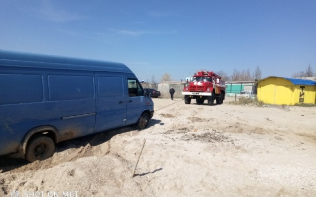 В Запорожской области в песке застрял микроавтобус (ФОТО) Фото № 0 В Запорожской области в песке застрял микроавтобус (ФОТО) Фото № 0