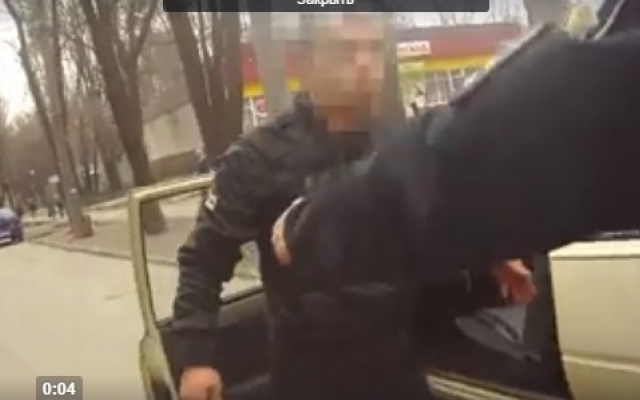 Видео задержания подозреваемого в вооруженном ограблении в Запорожье Фото № 0 Видео задержания подозреваемого в вооруженном ограблении в Запорожье Фото № 0