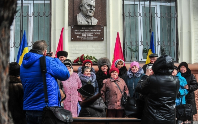 Появилось видео открытия памятника в центре Запорожья Фото № 0 Появилось видео открытия памятника в центре Запорожья Фото № 0