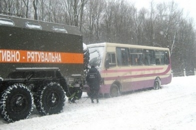 Рисковые туристы из Запорожья застряли в снежных заносах на Тернопольщине Фото № 0 Рисковые туристы из Запорожья застряли в снежных заносах на Тернопольщине Фото № 0