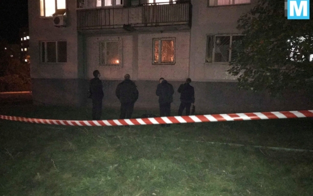 ЧП: Мужчина выпрыгнул из окна на 9 этаже (ФОТО) Фото № 1 ЧП: Мужчина выпрыгнул из окна на 9 этаже (ФОТО) Фото № 1