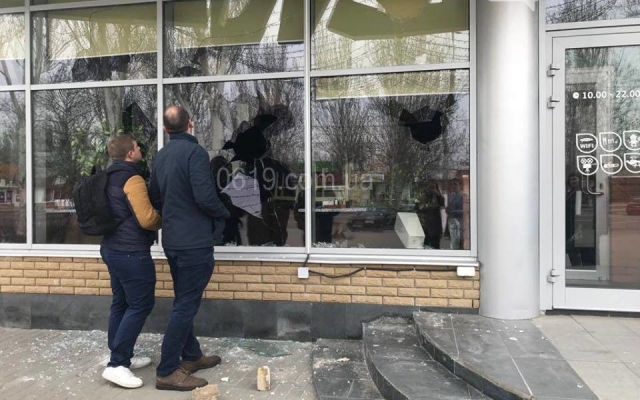 В Запорожской области неизвестные напали на кафе В Запорожской области неизвестные напали на кафе