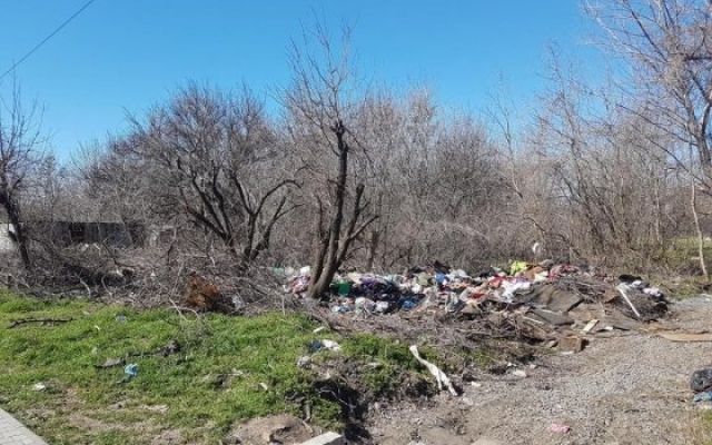 Запорожский курорт в преддверии нового сезона завален мусором (ФОТО) Фото № 0 Запорожский курорт в преддверии нового сезона завален мусором (ФОТО) Фото № 0