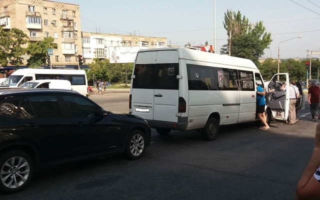 На проспекте в Запорожье маршрутка На проспекте в Запорожье маршрутка