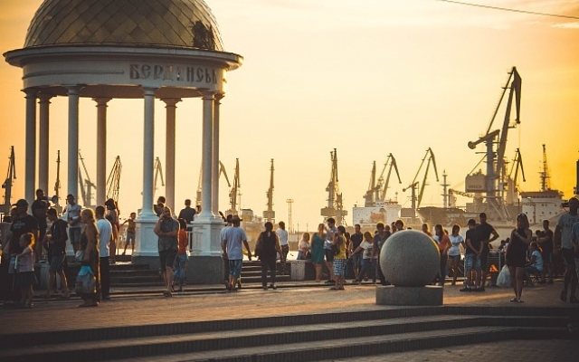 В сети появились удивительные фотоснимки летнего Бердянска Фото № 13 В сети появились удивительные фотоснимки летнего Бердянска Фото № 13