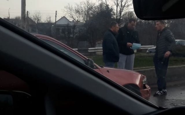 Сегодня в Запорожье из-за тройного ДТП образовалась пробка Фото № 1 Сегодня в Запорожье из-за тройного ДТП образовалась пробка Фото № 1