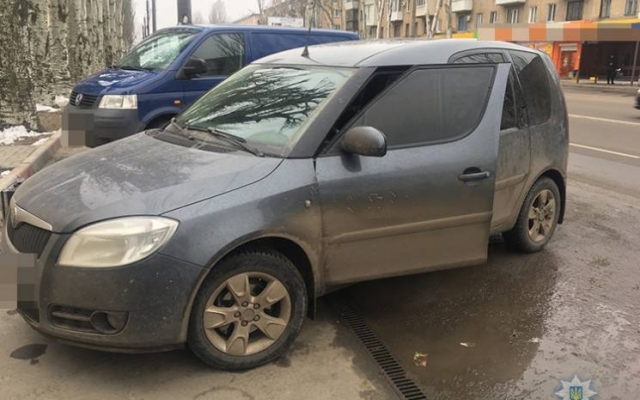 Вор вынес из автомобиля 26 тысяч гривен (ФОТО) Фото № 1 Вор вынес из автомобиля 26 тысяч гривен (ФОТО) Фото № 1