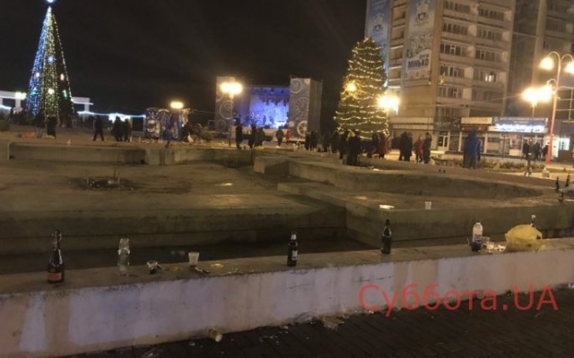 Горожане оставили после празднеств Горожане оставили после празднеств