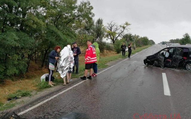 Ехали с детьми на море: На трассе в Запорожской области произошло ДТП (ФОТО) Фото № 1 Ехали с детьми на море: На трассе в Запорожской области произошло ДТП (ФОТО) Фото № 1