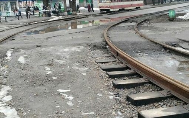 Запорожцы возмущены состоянием центральной дороги Заводского района (ФОТО) Фото № 2 Запорожцы возмущены состоянием центральной дороги Заводского района (ФОТО) Фото № 2