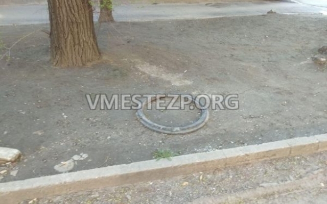 В Запорожье по частям разбирают канализационные люки (ФОТО) Фото № 1 В Запорожье по частям разбирают канализационные люки (ФОТО) Фото № 1