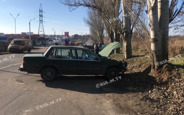 Иномарка протаранила дерево на проспекте И. Алексеева (ФОТО) Фото № 0 Иномарка протаранила дерево на проспекте И. Алексеева (ФОТО) Фото № 0