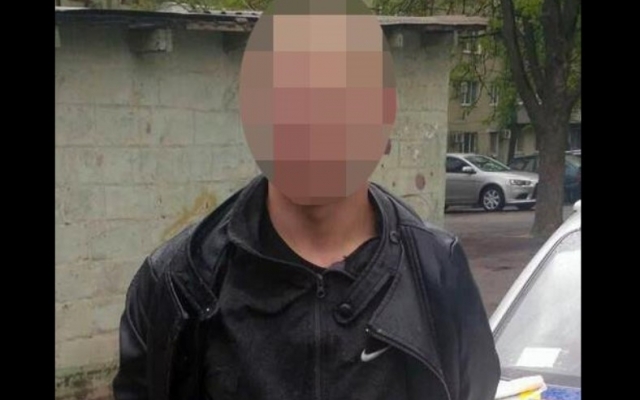 Водитель, который сбил трех женщин и удирал от полиции сказал, что спешил в садик (ФОТО) Фото № 1 Водитель, который сбил трех женщин и удирал от полиции сказал, что спешил в садик (ФОТО) Фото № 1