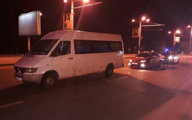 В Запорожье в ДТП попала очередная маршрутка (ФОТО) Фото № 0 В Запорожье в ДТП попала очередная маршрутка (ФОТО) Фото № 0