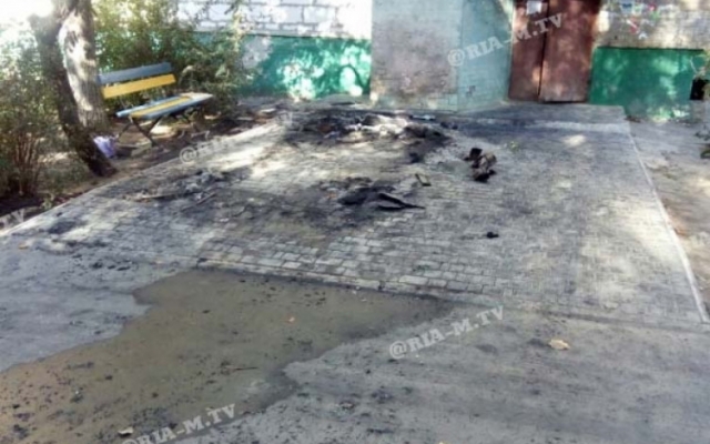 В Запорожской области около многоэтажки дотла сгорел В Запорожской области около многоэтажки дотла сгорел