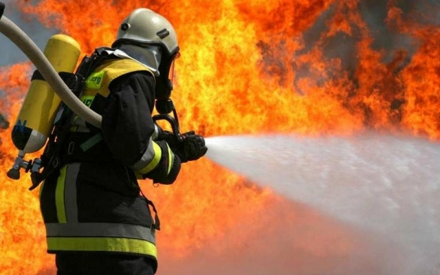 Пожарные спасли бездомную женщину из теплотрассы Фото № 0 Пожарные спасли бездомную женщину из теплотрассы Фото № 0