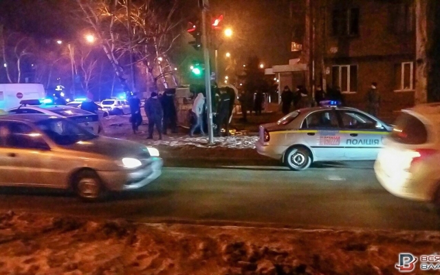 В сети появились фото ночного ДТП возле В сети появились фото ночного ДТП возле