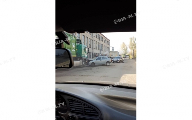 Под Запорожьем легковой автомобиль протаранил большегруз (ФОТО) Фото № 0 Под Запорожьем легковой автомобиль протаранил большегруз (ФОТО) Фото № 0