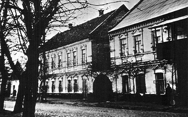 Запорожцам показали одну и ту же улицу с разницей в 70 лет (ФОТО) Фото № 0 Запорожцам показали одну и ту же улицу с разницей в 70 лет (ФОТО) Фото № 0